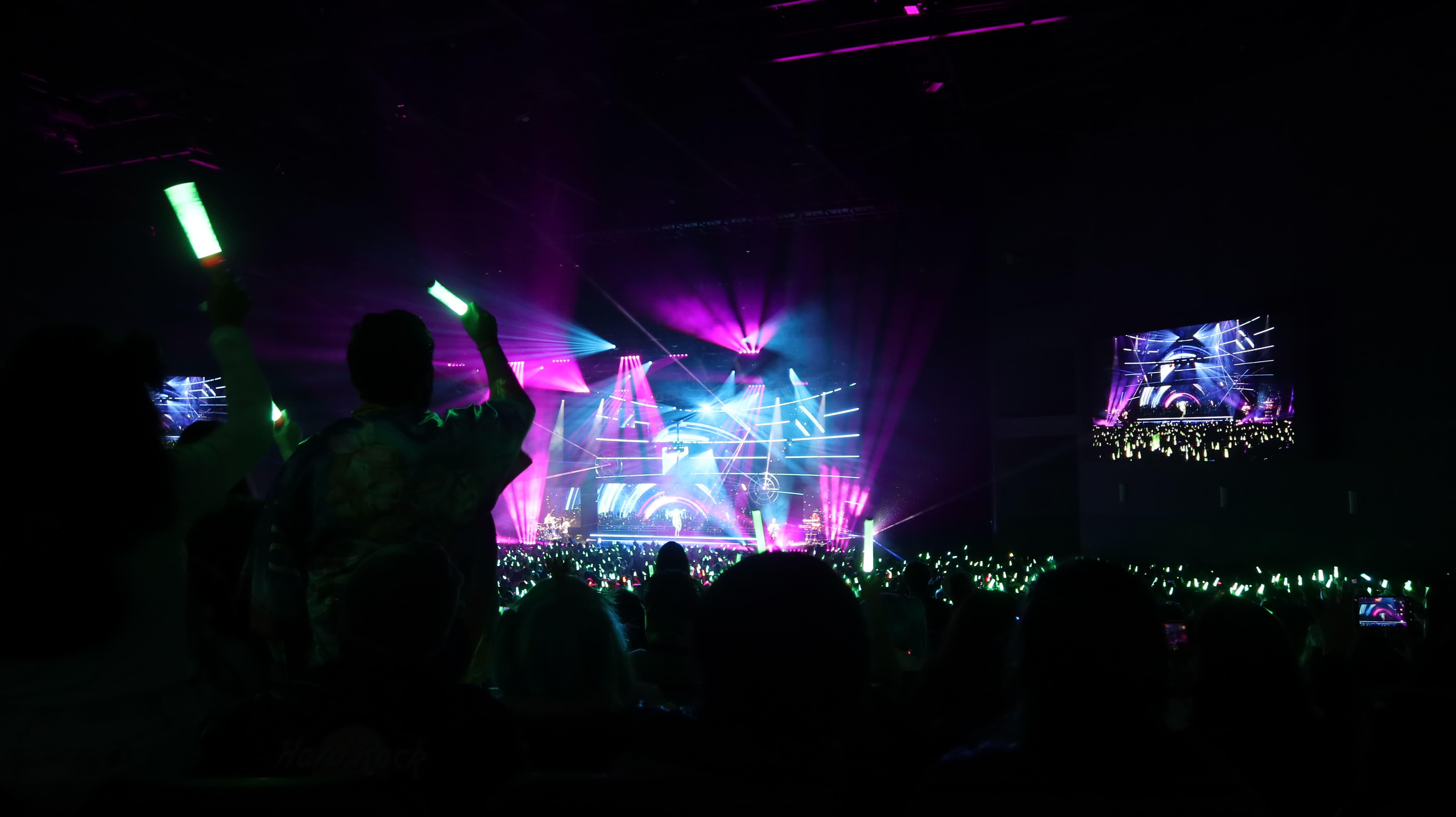 ODDSANDENDS, hype song